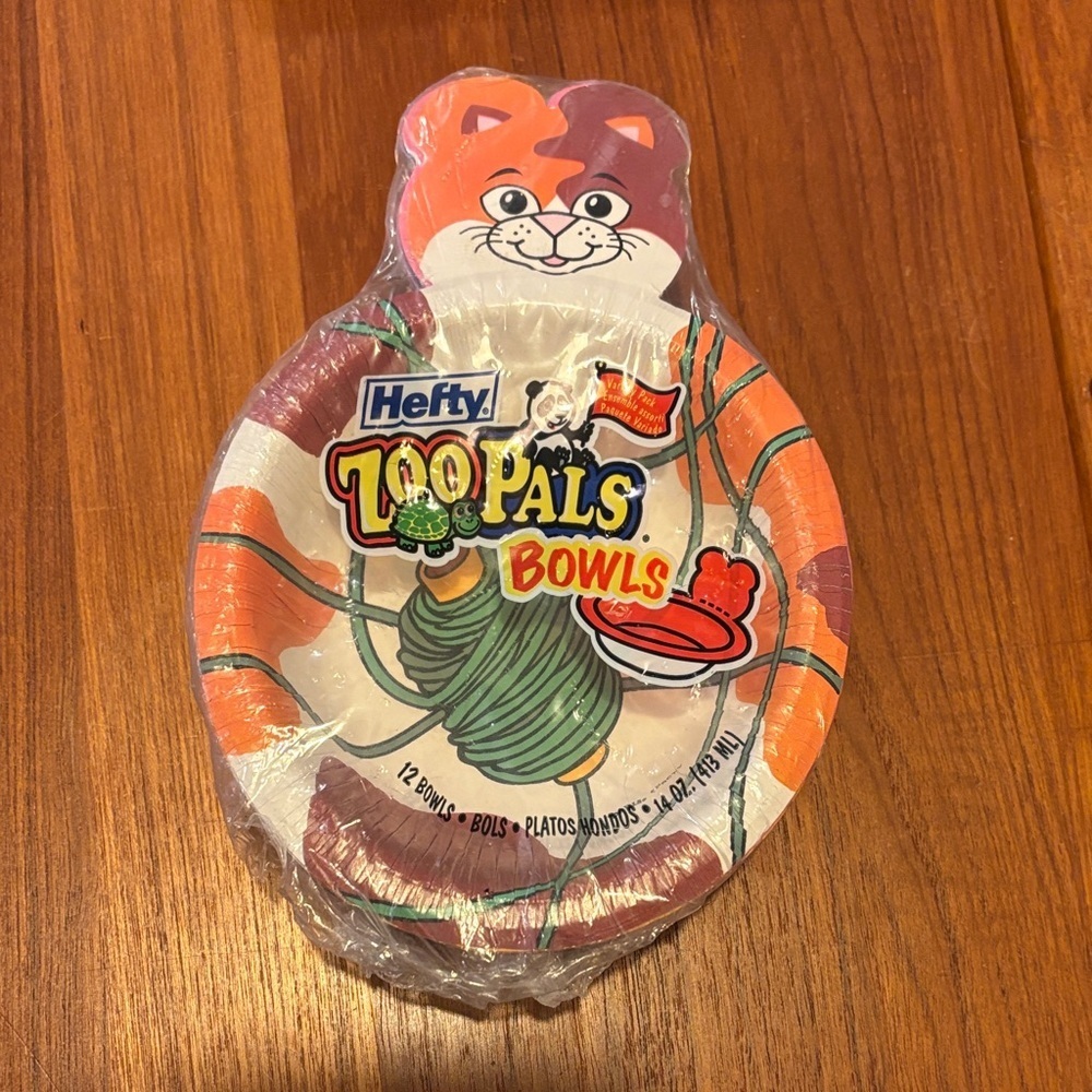 2004 Hefty Zoo Pals Bowls with mixed Designs new in package